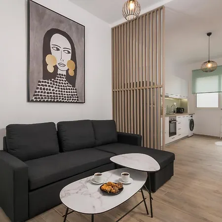 Leone Apartment *