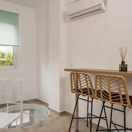 Leone Apartment *