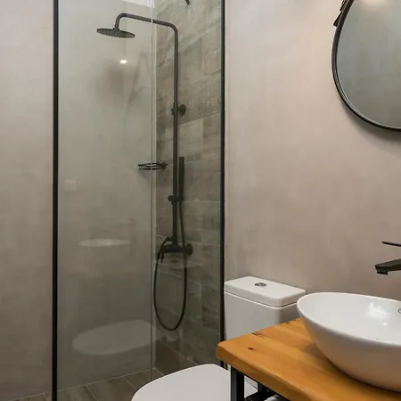 Leone Apartment